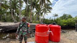 Pengiriman Material ke Kampung Sisir Lewat Jalur Laut