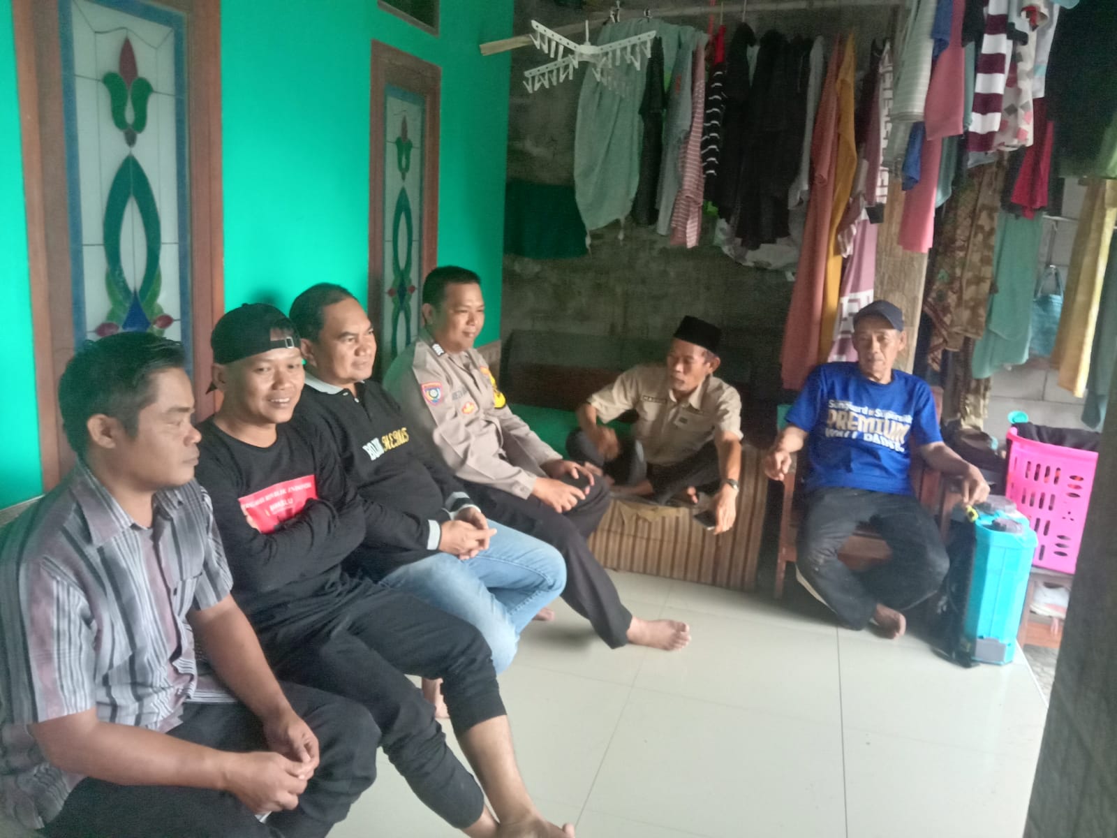 Bhabinkamtibmas Polsek Cikupa Laksanakan Sambang Warga di Desa Bojong Bhabinkamtibmas Polsek Cikupa Laksanakan Sambang Warga di Desa Bojong