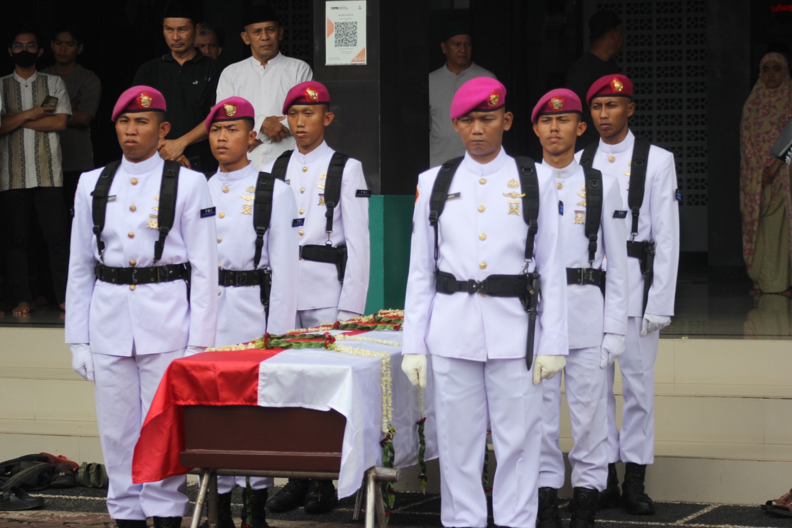 Danyonif 2 Marinir Pimpin Upacara Pemakaman Militer (Alm) Kapten Marinir Rahadian Fadillah Danyonif 2 Marinir Pimpin Upacara Pemakaman Militer (Alm) Kapten Marinir Rahadian Fadillah