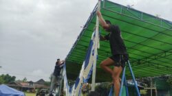 Jelang Penutupan TMMD Ke-127, Satgas dan Warga Bersihkan Lapangan Upacara Linggang Amer