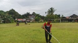 Jelang Penutupan TMMD Ke-127, Satgas dan Warga Bersihkan Lapangan Upacara Linggang Amer