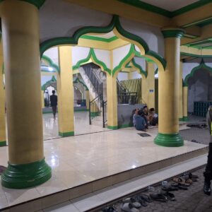 Polsek Cikupa Laksanakan Pengamanan Sholat Tarawih di Masjid Baiturrohman Pasir Gadung