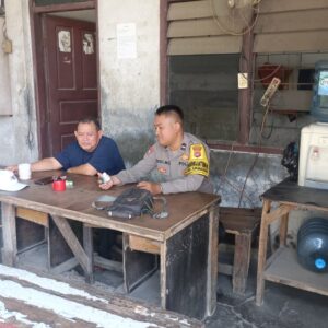 Bhabinkamtibmas Desa Sukanagara Sambangi Warga, Perkuat Silaturahmi dan Harkamtibmas