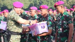 Yonif 2 Marinir TNI AL Gelar Apel Khusus dan Pemberian Bingkisan Lebaran Jelang Cuti Idul Fitri 1447 H