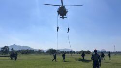 Aksi Taktis Prajurit Yonif 2 Marinir Saat Latihan Fast Rope