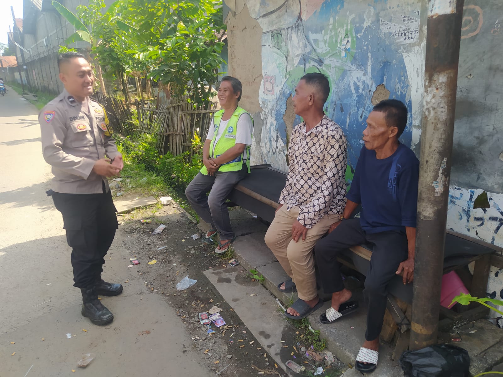 Bhabinkamtibmas Polsek Cikupa Laksanakan Program Poliran Polisi Peduli Pengangguran di Desa Sukanagara