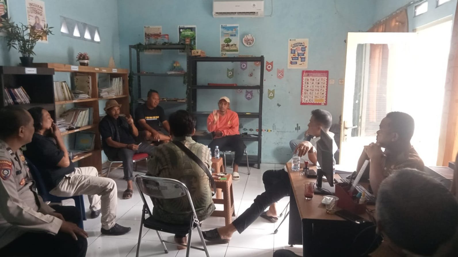 Bhabinkamtibmas Desa Sukadamai Laksanakan Program Poliran Polisi Peduli Pengangguran