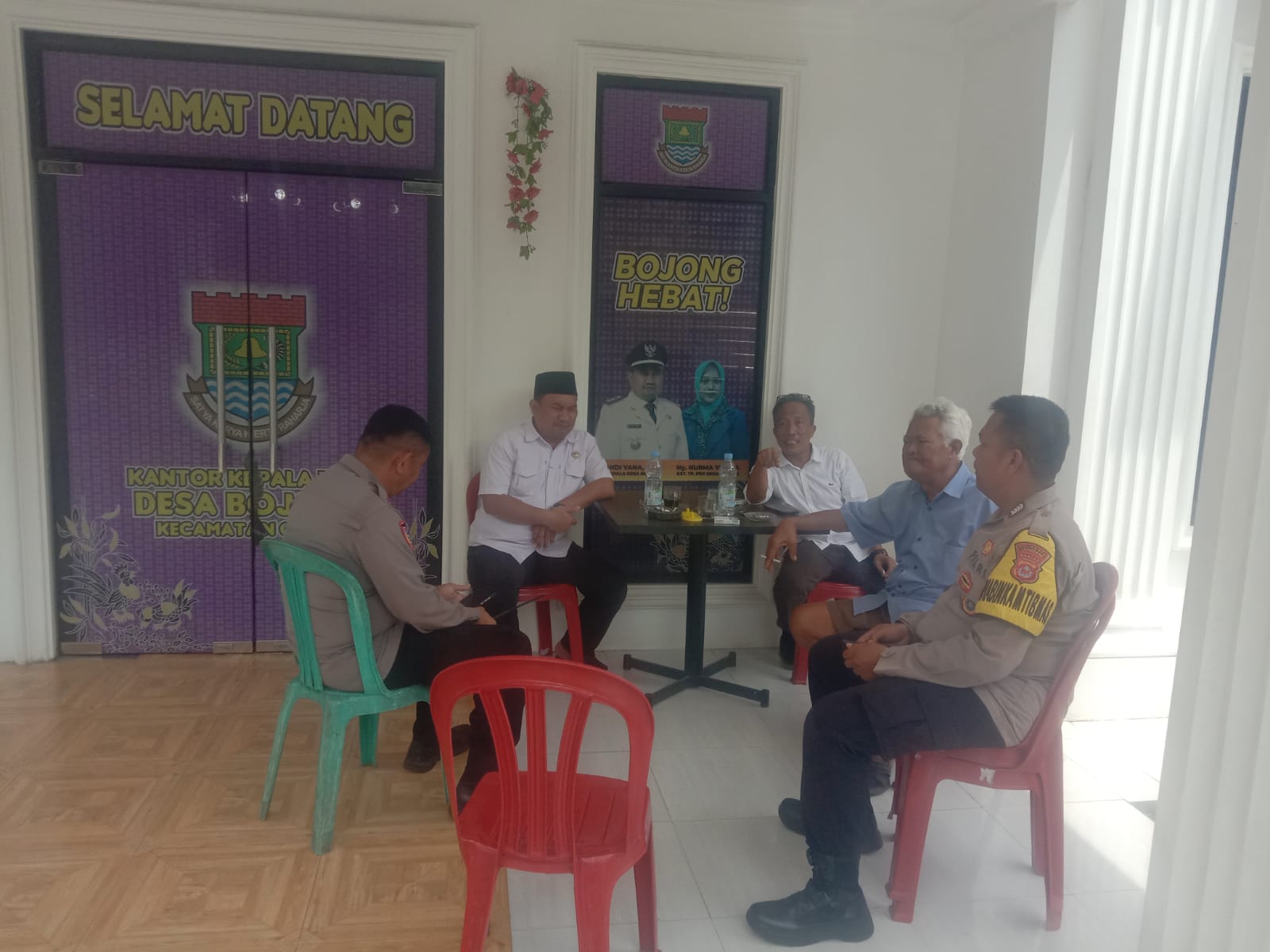 Kanit Binmas Polsek Cikupa Turun Langsung Cooling System dan DDS di Kantor Desa Bojong