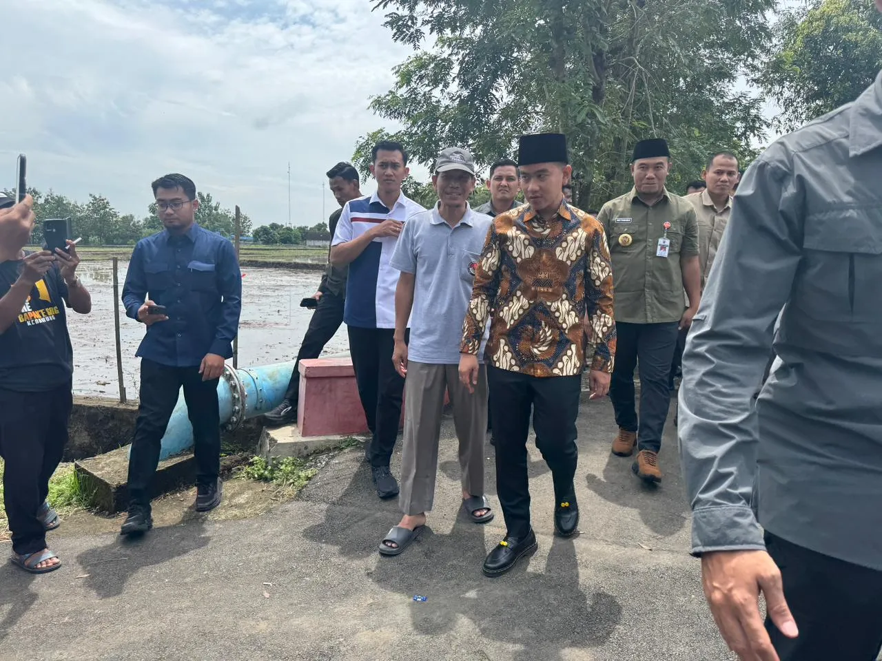 Wapres Tinjau Hasil Proyek Pengaspalan Jalan di Sragen