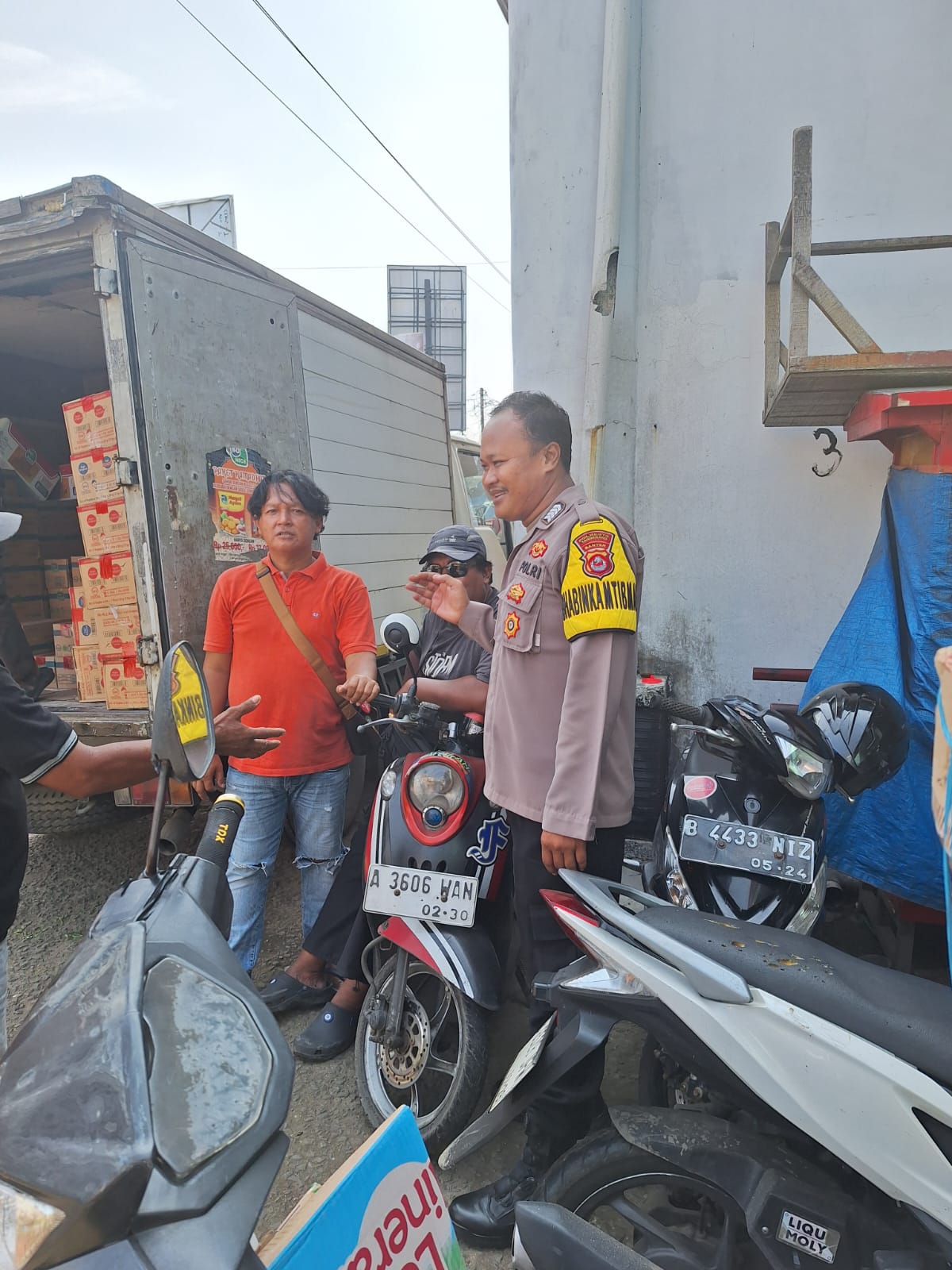 Bhabinkamtibmas Desa Cikupa Laksanakan Program Polisi Peduli Pengangguran, Berikan Motivasi kepada Warga