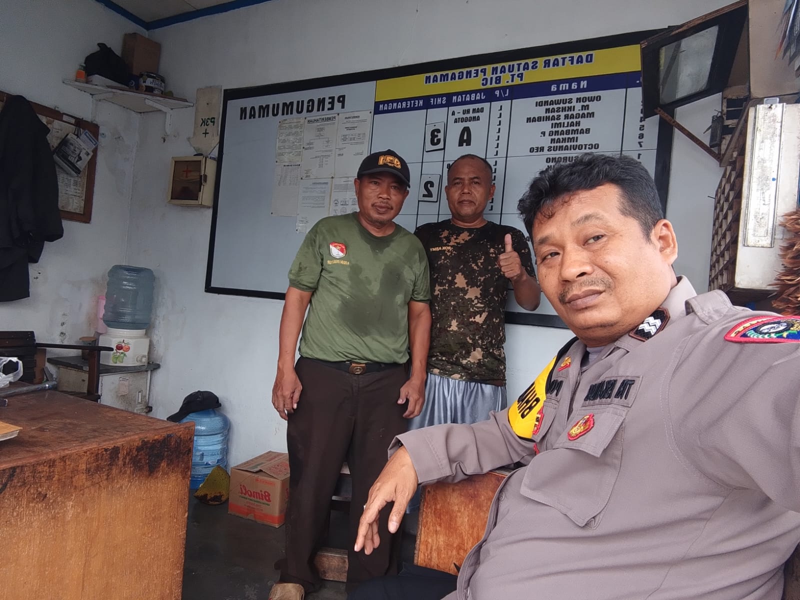 Bhabinkamtibmas Desa Bitung Jaya Sambang Warga, Perkuat Harkamtibmas di Wilayah Cikupa
