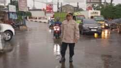 Polsek Cikupa Laksanakan Pengaturan Lalu Lintas Sore, Antisipasi Kemacetan di Cikupa Mas