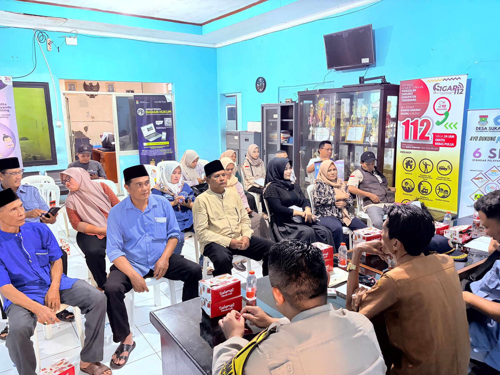 Bhabinkamtibmas Desa Sukanagara Hadiri Rapat Anggota Tahunan Koperasi Merah Putih