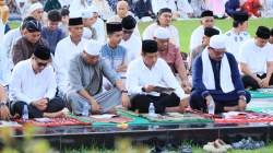 Pererat Silaturahmi, Dandim 1505/Tidore Shalat Idul Fitri Bersama Forkopimda