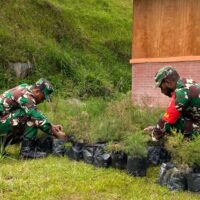 Kodim 1714/Puncak Jaya Bersama Rakyat Tanam Bibit Cemara Sebagai Generasi Mendatang Untuk Kabupaten Puncak Jaya