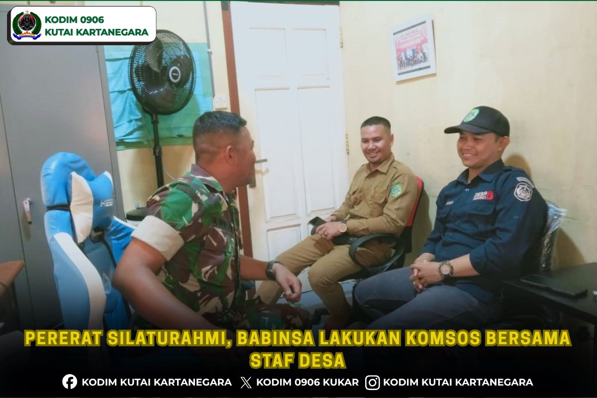 Pererat Silaturahmi, Babinsa Lakukan Komsos Bersama Staf Desa Pererat Silaturahmi, Babinsa Lakukan Komsos Bersama Staf Desa