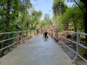 Pengecoran Jalan Jembatan Perintis Garuda Capai Progres Signifikan, TNI dan Warga Terus Bersinergi