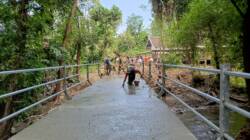 Pengecoran Jalan Jembatan Perintis Garuda Capai Progres Signifikan, TNI dan Warga Terus Bersinergi