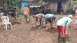 Kepedulian TNI, Babinsa Wlingi Bantu Pembangunan Pondasi Rumah Bapak Sugino