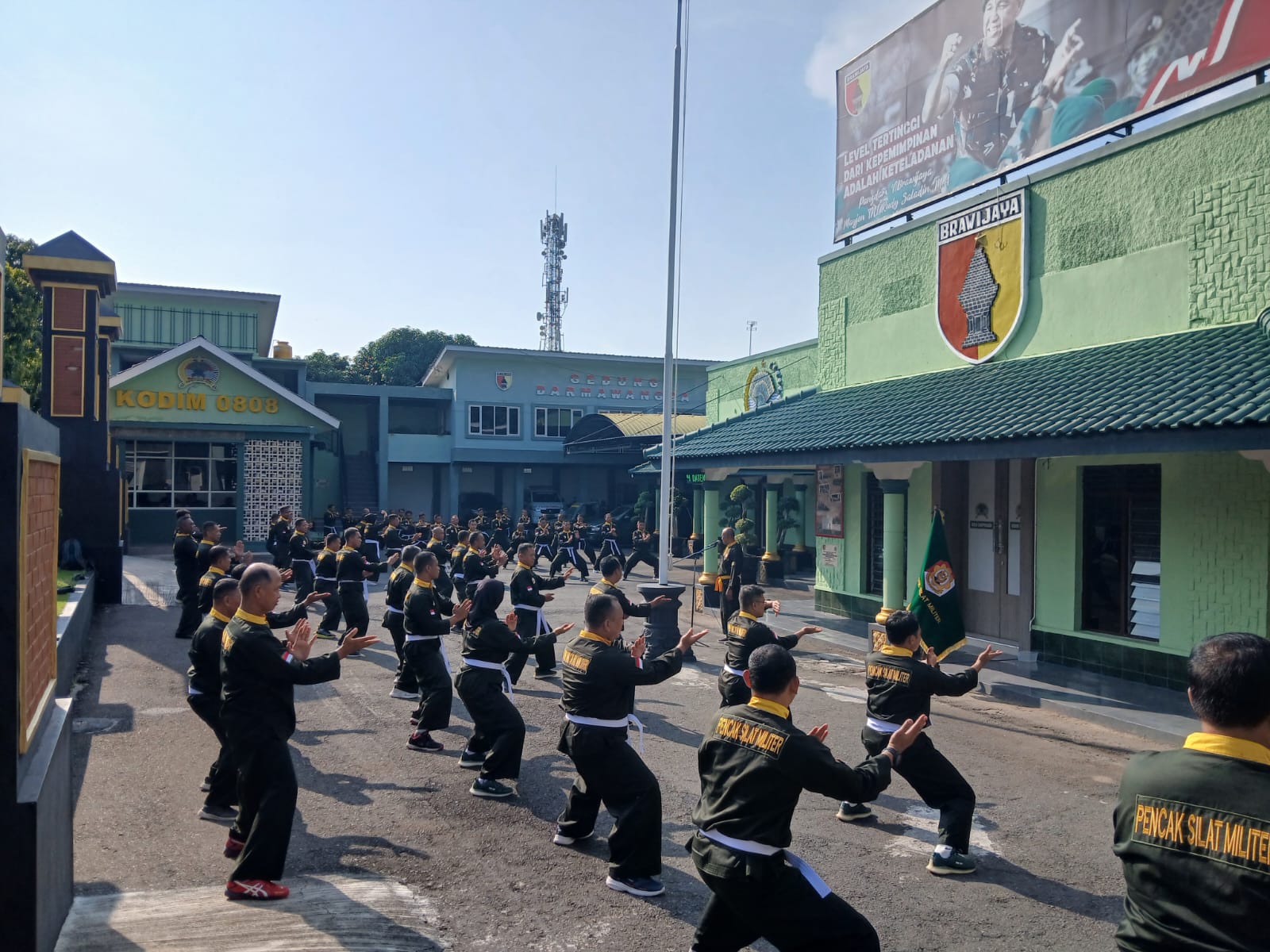 Tingkatkan Profesionalisme Prajurit, Kodim 0808/Blitar Rutin Gelar Latihan Pencak Silat Militer