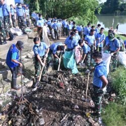 Lanud Sultan Hasanuddin Bersama Satuan TNI AU Wilayah Makassar, Gelar Karya Bakti di TPI dan Pasar Batangase, Maros