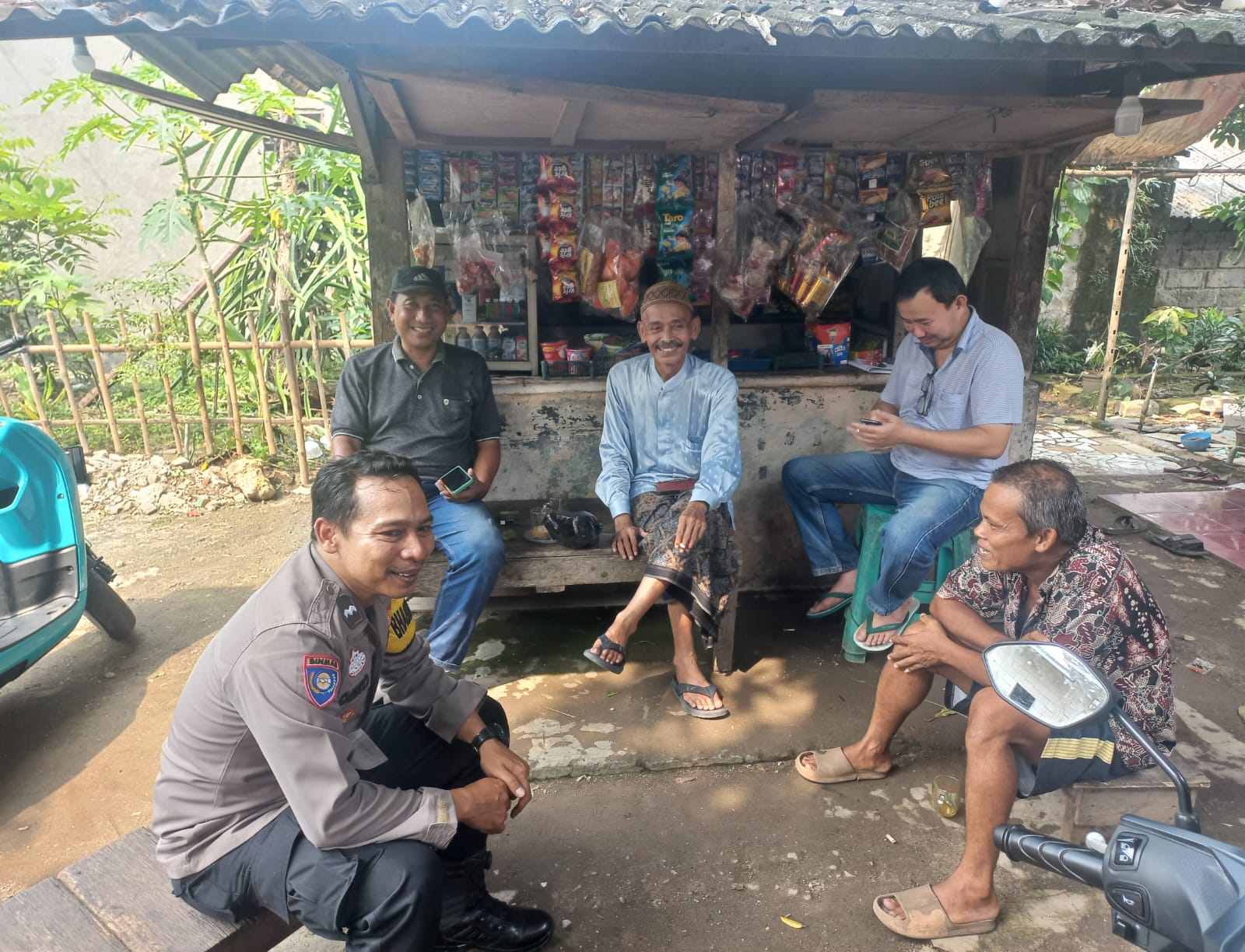 Bhabinkamtibmas Desa Pasir Gadung Laksanakan Warbin dan Tatap Muka dengan Warga