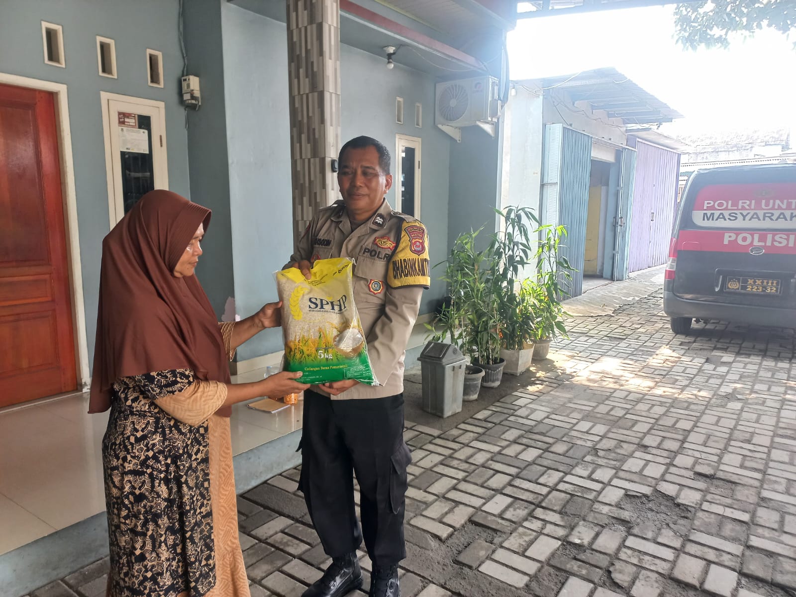 Polsek Cikupa Gelar Gerakan Pangan Murah di Desa Pasir Gadung dan Sukadamai
