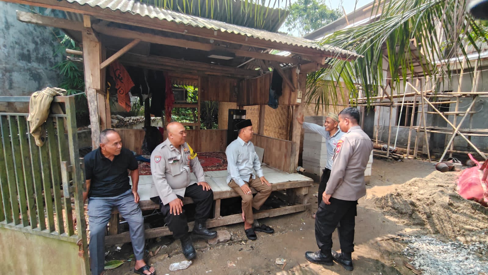 Program Kapolda Banten Poliran, Polsek Cikupa Beri Motivasi Warga Pengangguran di Desa Budimulya