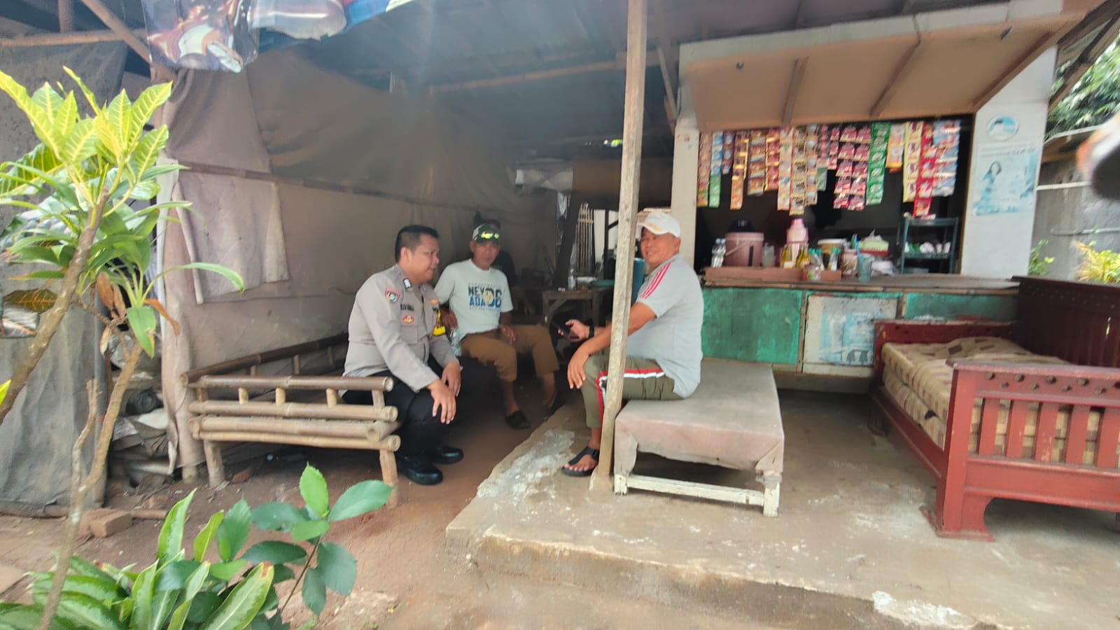 Warbin, Bhabinkamtibmas Desa Bojong Tatap Muka dengan Warga Serap Aspirasi Kamtibmas