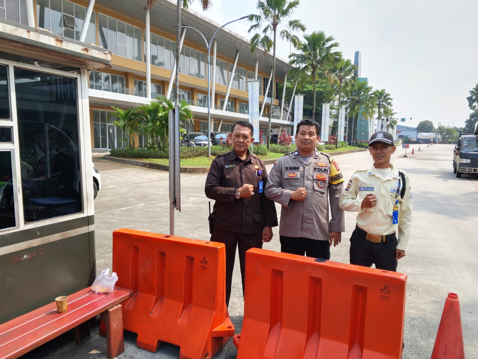 Aiptu Tri Iskandar Bhabinkamtibmas Sambang Warga Bitung Jaya Sampaikan Himbauan Kamtibmas