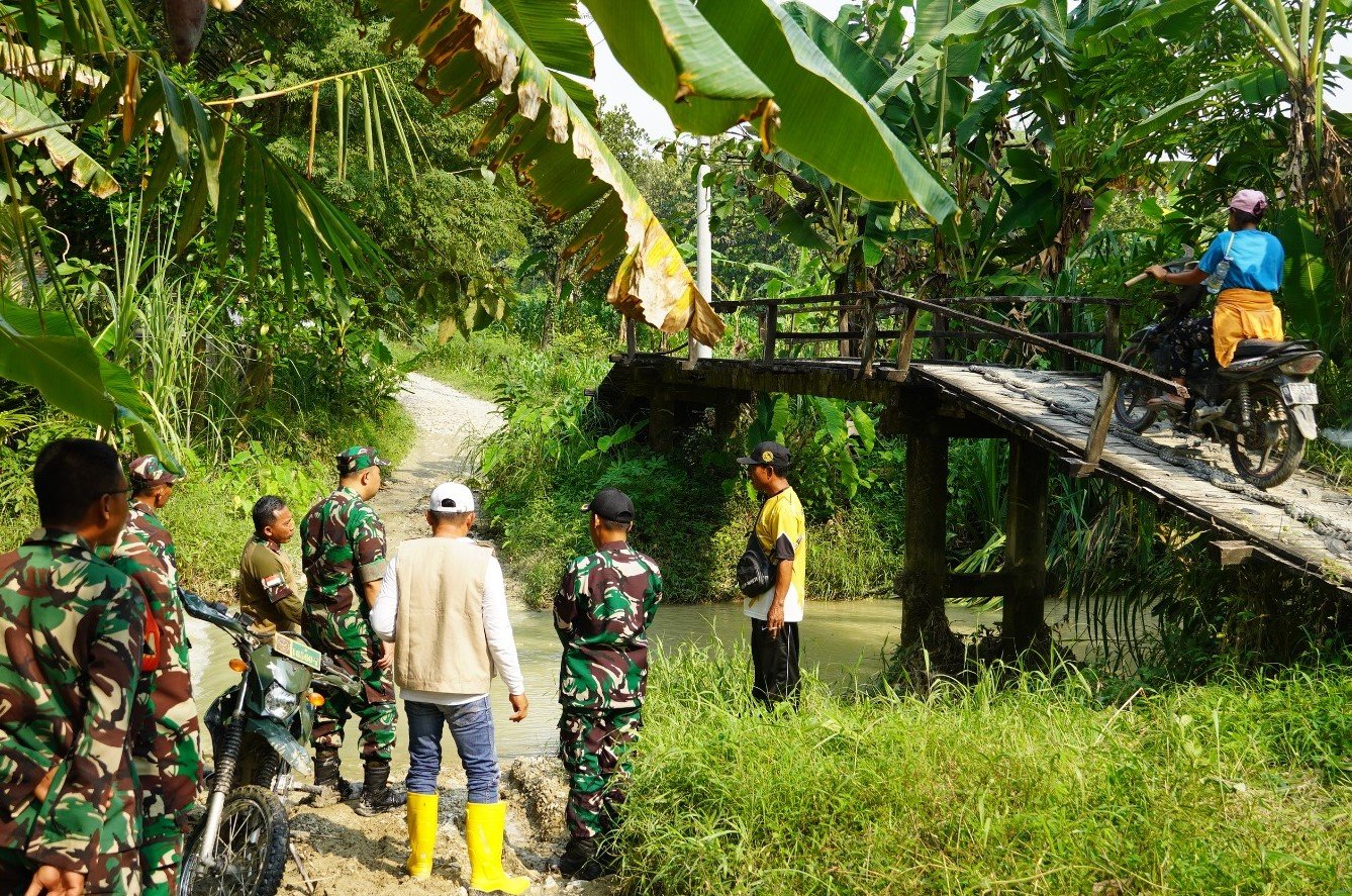 Dandim Bojonegoro Tinjau Lokasi Rencana Pembangunan Jembatan Beton di Napis