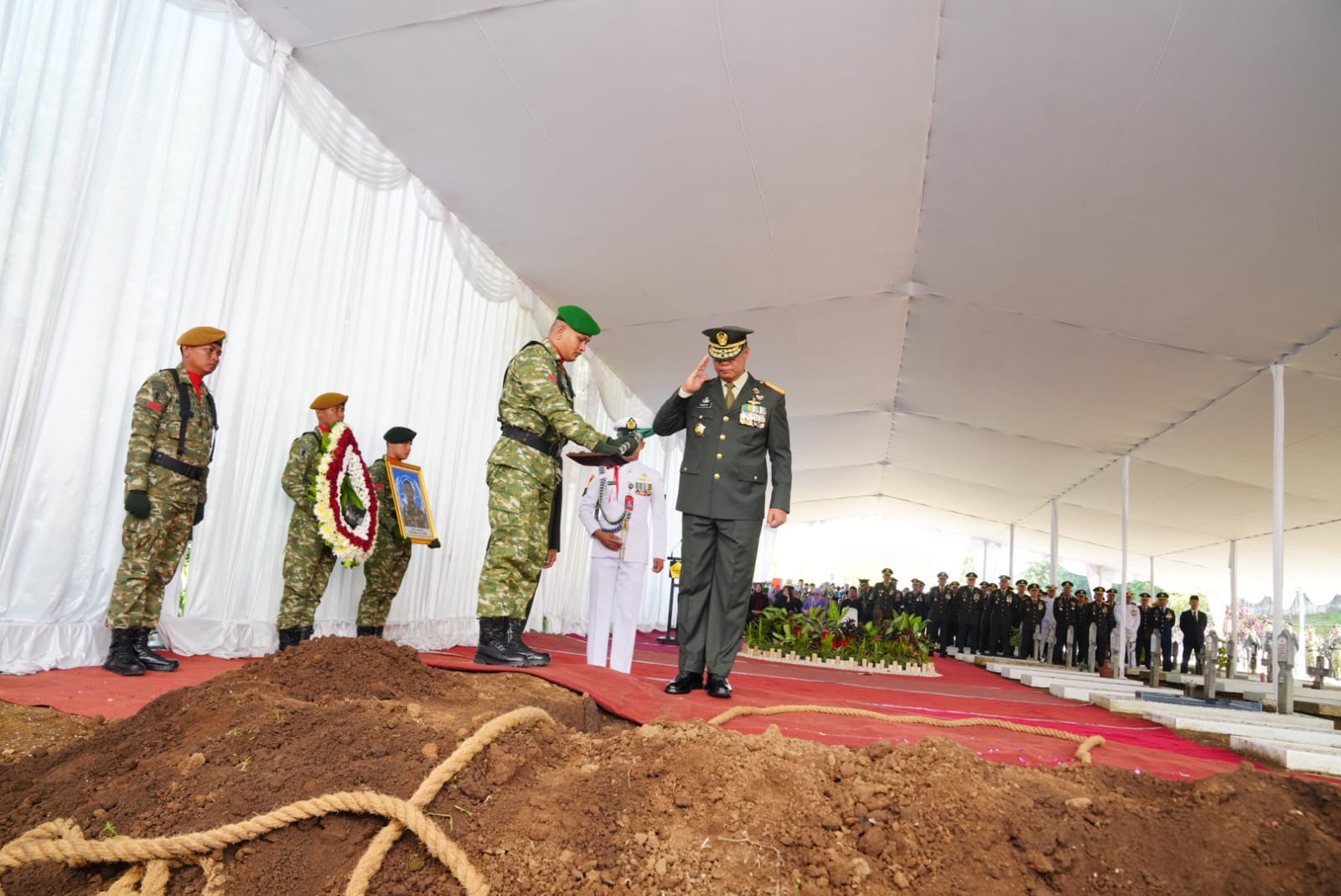 Bentuk Penghormatan Negara, Panglima TNI Pimpin Upacara Pemakaman Militer