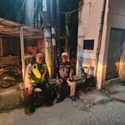 Bhabinkamtibmas Budimulya Aktif Ronda Siskamling Bersama Warga, Jaga Kamtibmas Tetap Kondusif