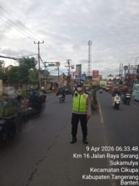 IPTU Rusandi dan Aiptu Asep Kusheri Atur Lalu Lintas Pagi, Ciptakan Kamseltibcar di Cikupa