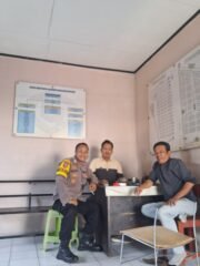 Bhabinkamtibmas Polsek Cikupa Sambangi Pengelola Pasar Desa Cikupa, Sampaikan Himbauan Kamtibmas