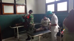 Aparat Gabungan TNI Bersama RSUD Mulia dan PMI Kab Puncak Jaya Evakuasi Pengungsi Korban Penembakan KKB di Distrik Sinak