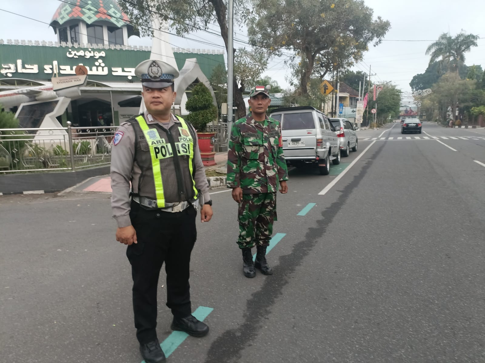 Dandim 0808/Blitar Laksanakan Sholat Idul Adha di Masjid Agung Kota Blitar, Tekankan Pengamanan Jamaah