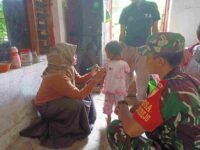 Cegah Stunting, Babinsa Tawangrejo Bersama Nakes Cek Kesehatan Balita Di Dusun Bendolowo