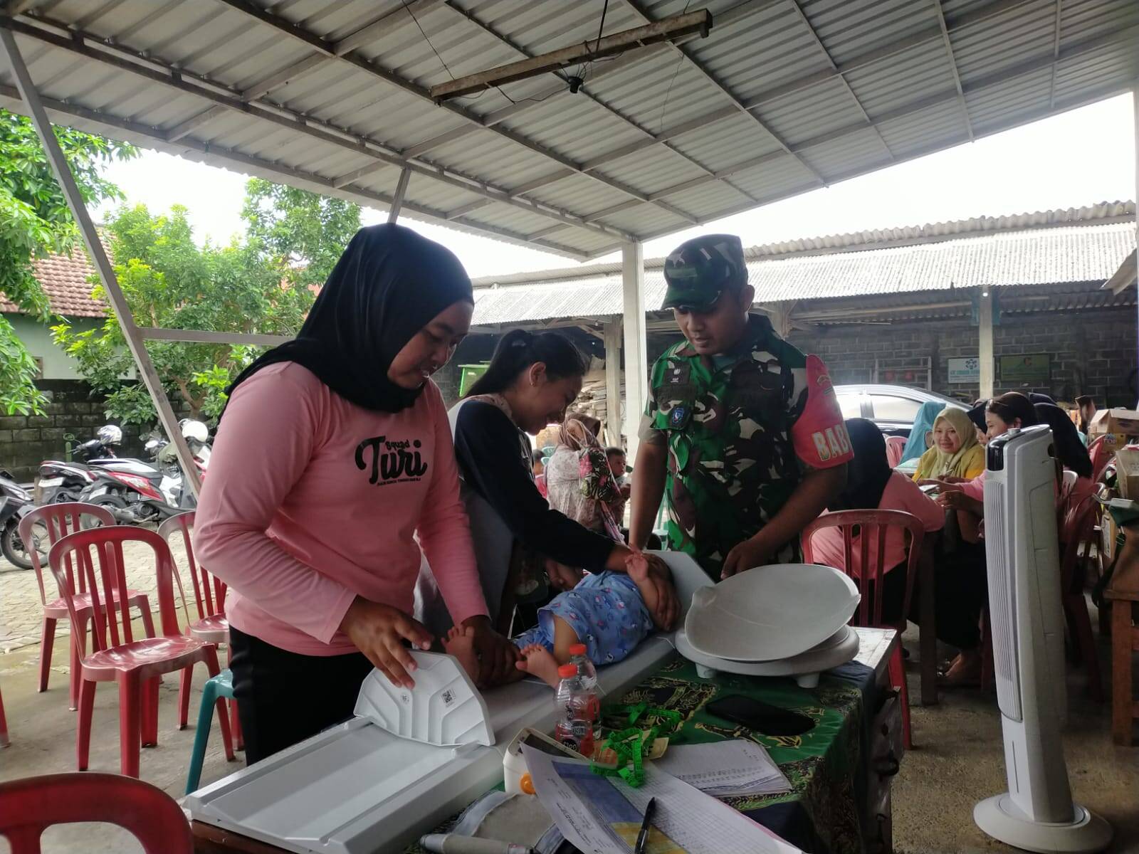 05 Sinergi Babinsa Dan Nakes Kelurahan Turi Kejar Target Posyandu Stunting Di Kota Blitar