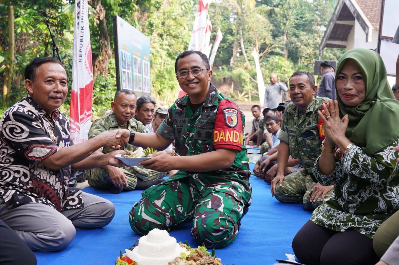 Tasyakuran Jembatan Garuda Dan Perintis Garuda, Dandim 0808/Blitar Bersama Forkopimcam Permudah Akses Mobilitas Warga