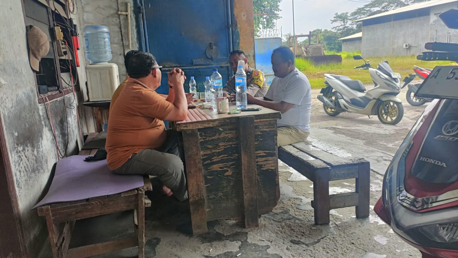 Cooling System DDS, Bhabinkamtibmas Polsek Cikupa Sambangi Warga Desa Sukanagara