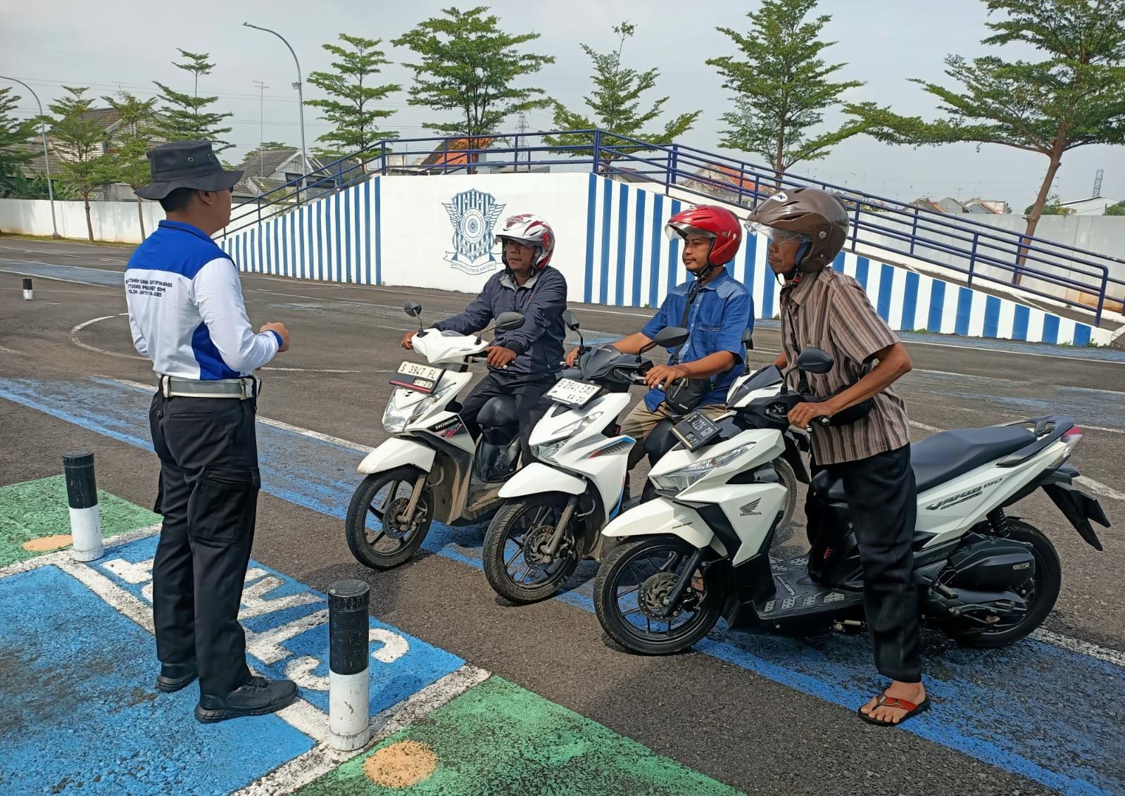 IMG-20260512-WA0009 Cerita Warga di Balik Program Polantas Tuban Menyapa: Urus SIM STNK BPKB Kini Lebih Dekat