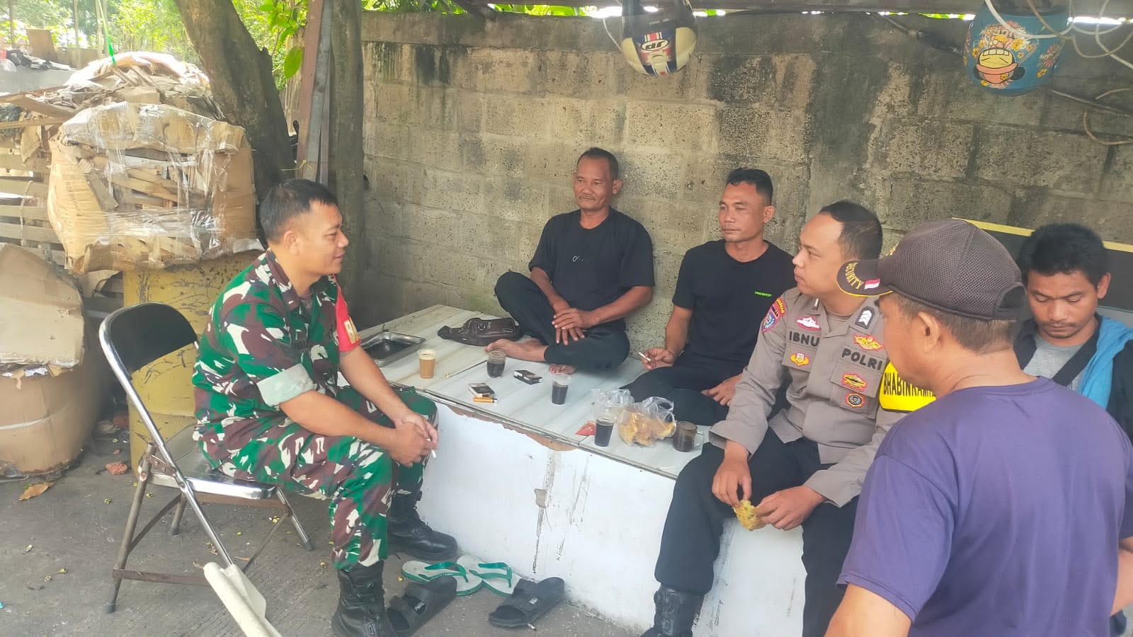 Bhabinkamtibmas Polsek Cikupa Sambangi Warga Kelurahan Bunder, Sampaikan Edukasi Kamtibmas