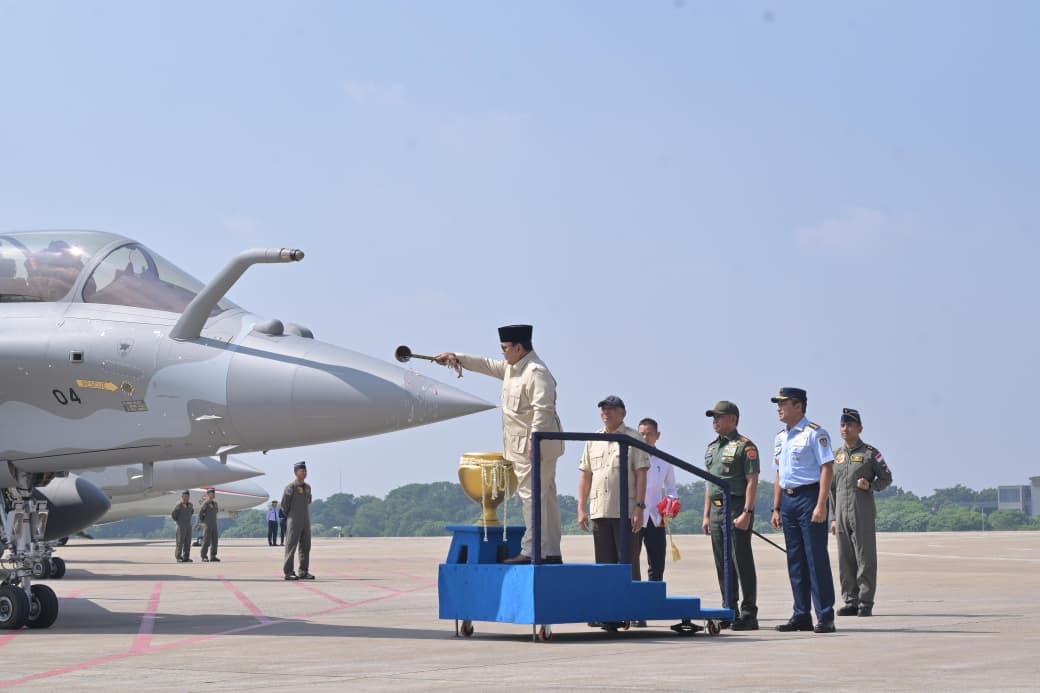 IMG-20260519-WA0065 Presiden Prabowo Subianto menyampaikan keterangan pers pada acara penyerahan alat utama sistem persenjataan (alutsista) di Pangkalan Udara Halim Perdanakusuma, Jakarta, pada Senin, 18 Mei 2026. Foto: BPMI Setpres