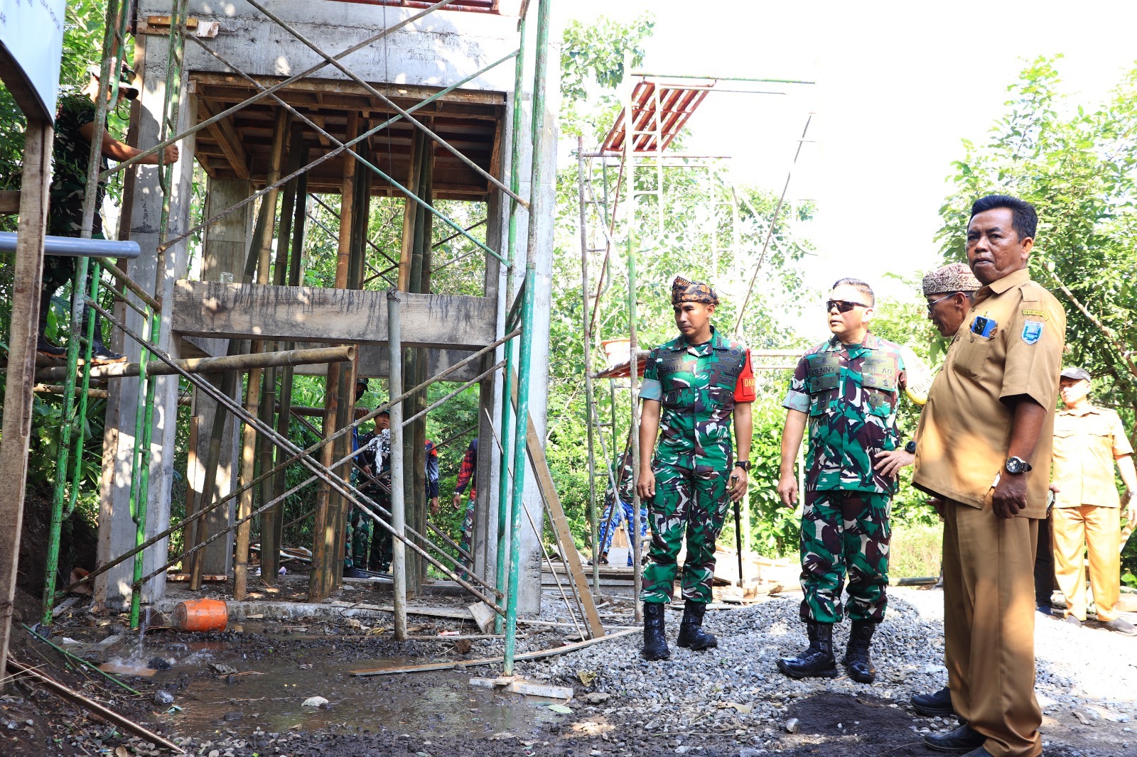 IMG-20260519-WA0102 Tim Wasev Sterad TNI Tinjau Sejumlah Titik Pembangunan TMMD Ke-128 di Desa Brabe