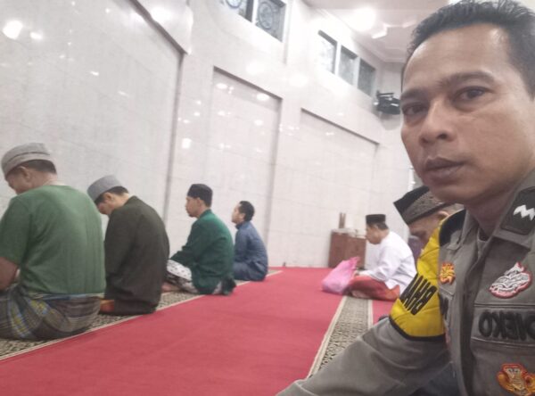 Bhabinkamtibmas Polsek Cikupa Gelar Subuh Keliling di Masjid Jami Nurrohman