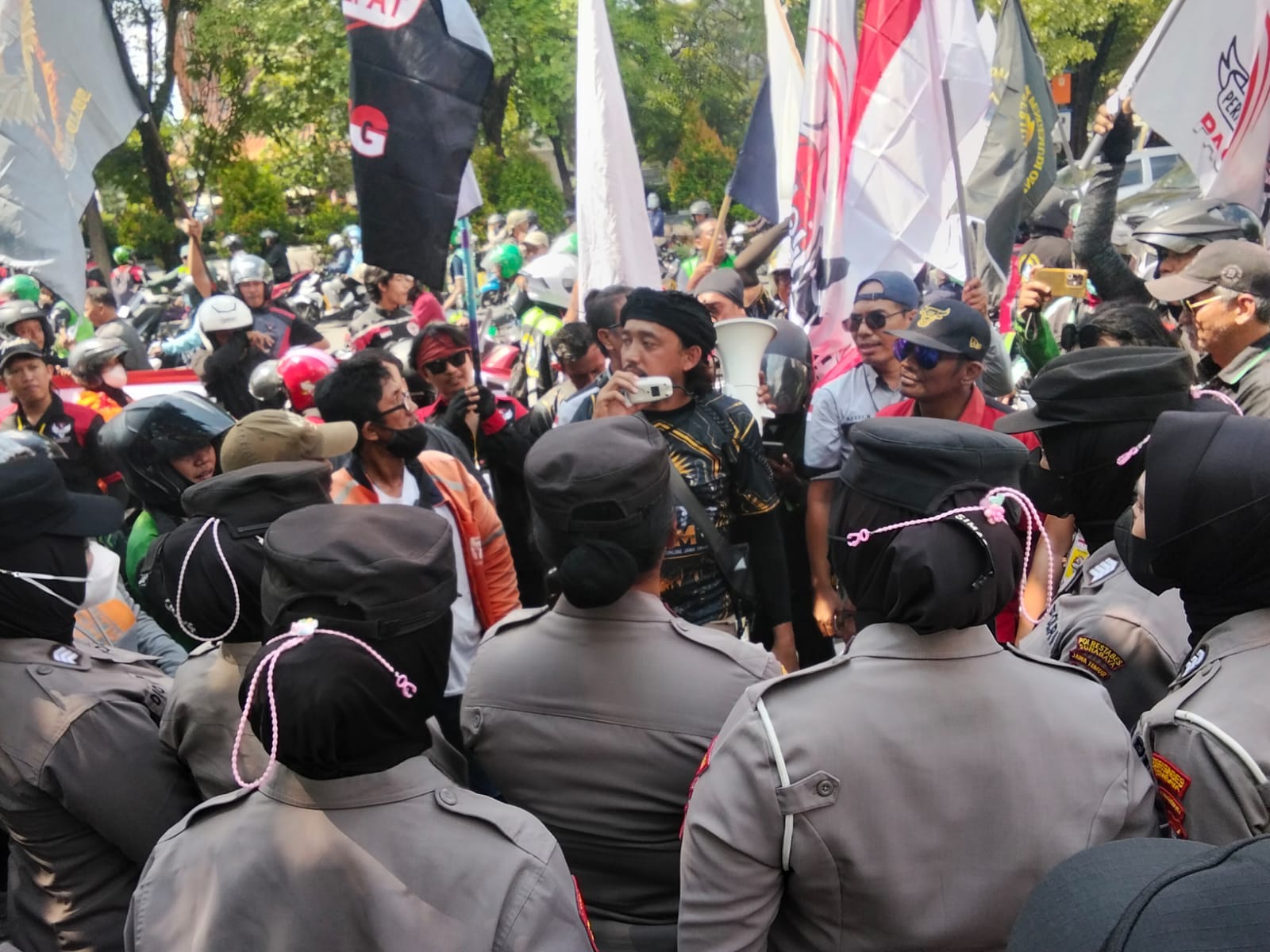 Dari Cito ke DPRD Jatim, Ratusan Driver Online Suarakan Kesejahteraan dan Regulasi