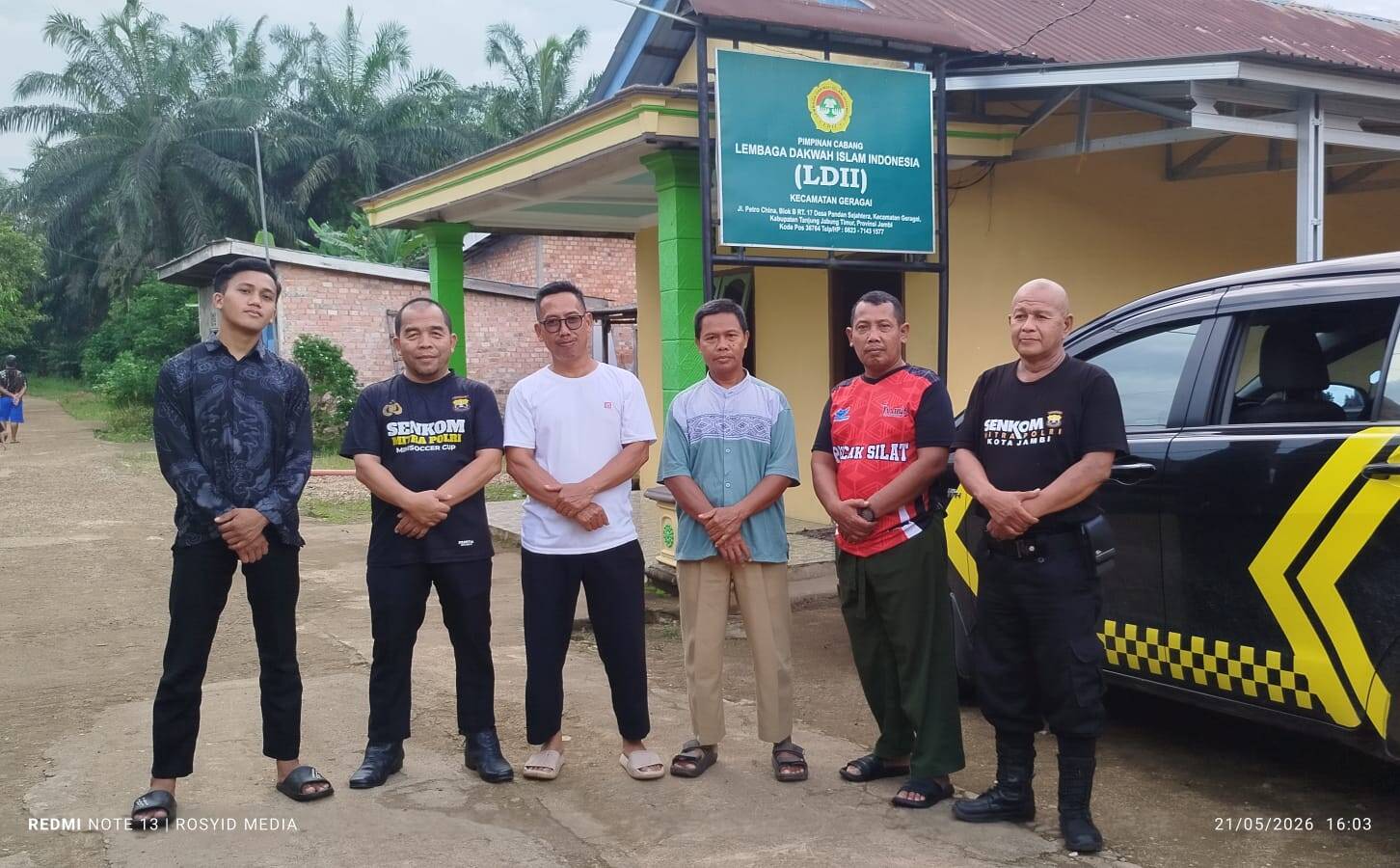 LDII, Persinas ASAD, dan Senkom Mitra Polri Bersinergi Berbagi Sembako untuk Warga Tanjab Timur