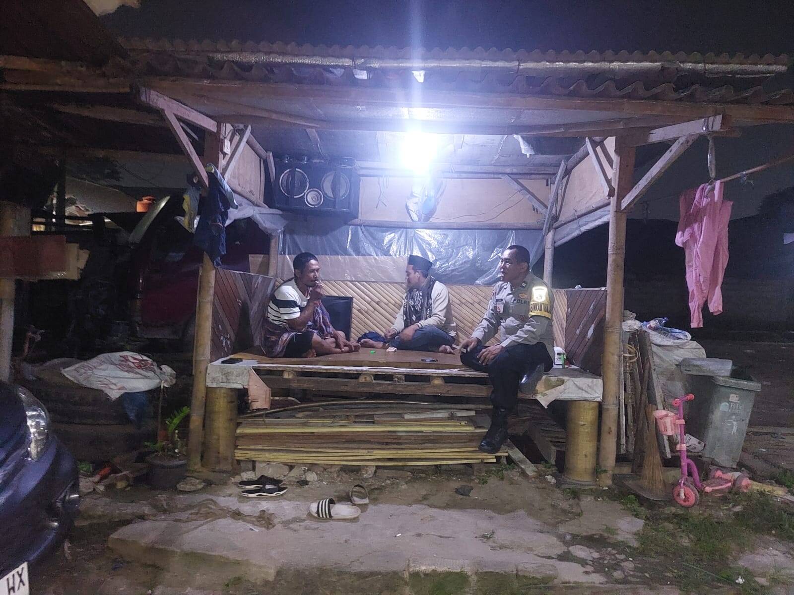IMG-20260524-WA0018 Bhabinkamtibmas Polsek Cikupa Gelar Ronda Siskamling Bersama Warga Desa Sukadamai
