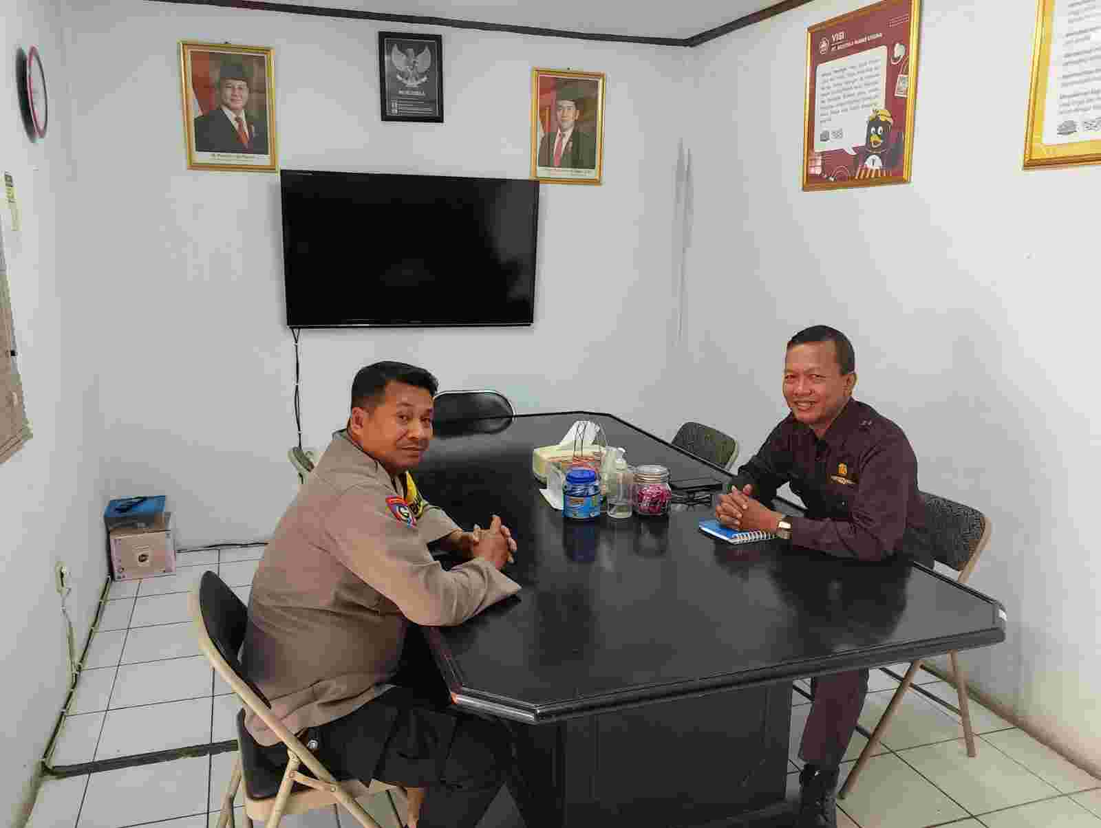 Bhabinkamtibmas Desa Bitung Jaya Sambang Warga, Pererat Silaturahmi dan Jaga Kamtibmas